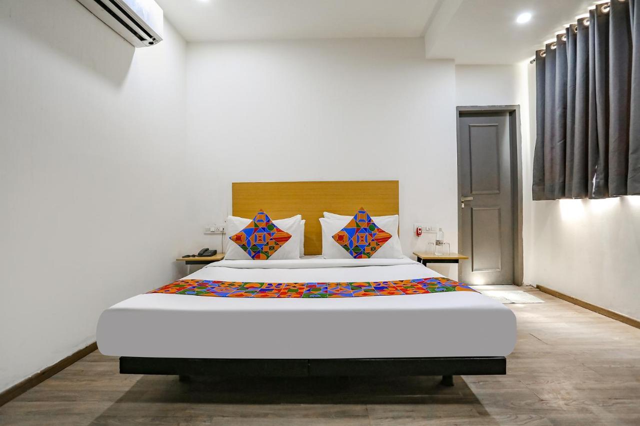 Fabhotel Vat - Meera Bagh Delhi  Dış mekan fotoğraf