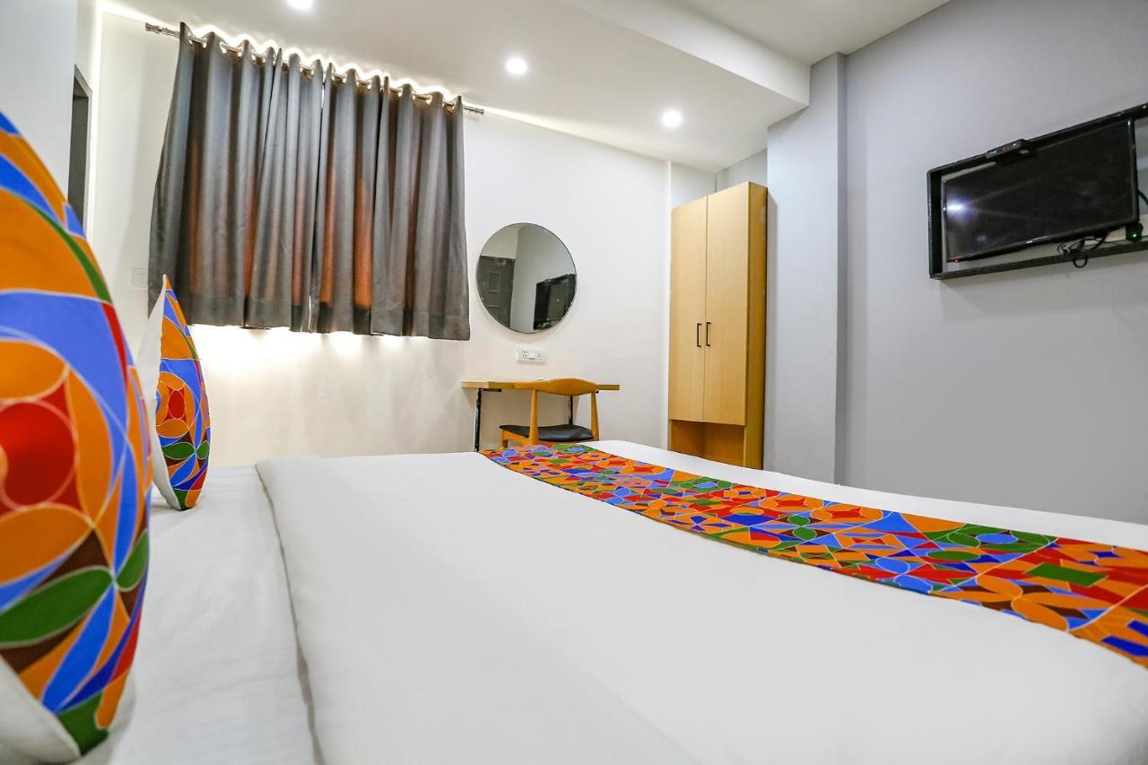 Fabhotel Vat - Meera Bagh Delhi  Dış mekan fotoğraf