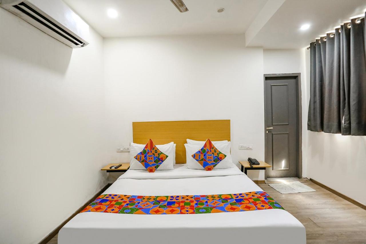 Fabhotel Vat - Meera Bagh Delhi  Dış mekan fotoğraf